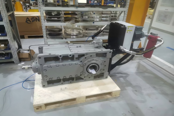 Projekt chłodzenia pompy zębatej Bonfiglioli Projekt chłodzenia pompy zębatej Bonfiglioli